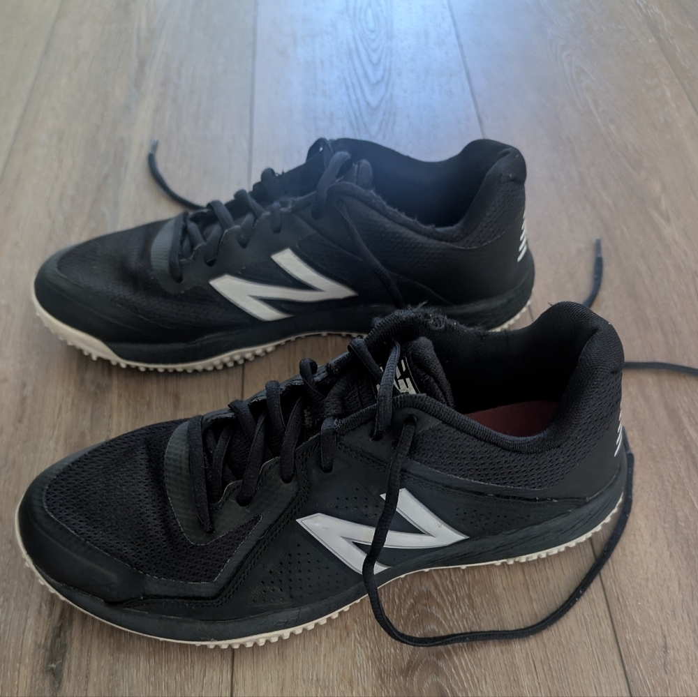 Mens New Balance Black & White Baseball Turf Shoes 4040v4 & 3 BB Belts! Dang!!